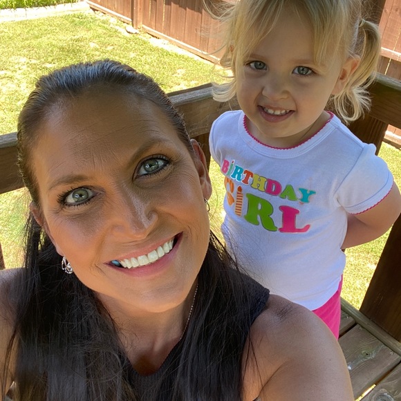 Meet your Posher, Stephanie - Picture 7 of 16